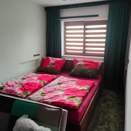 Uprostred Trojuhelniku Praha - Karlovy Vary - Plzen Apartment