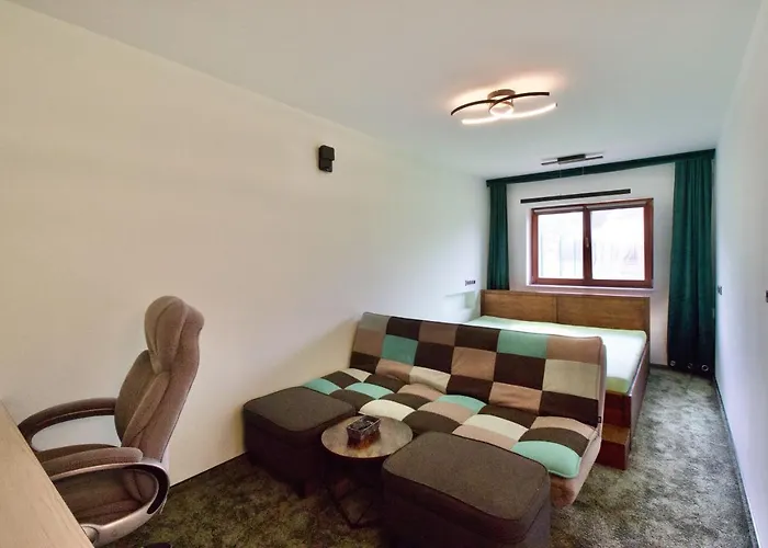 Uprostred Trojuhelniku Praha - Karlovy Vary - Plzen *